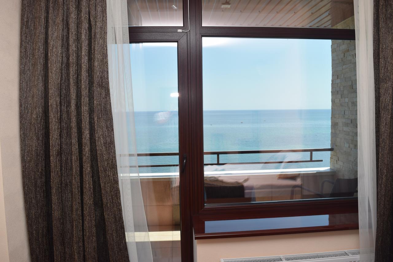 Viro Hotel Черноморск Екстериор снимка