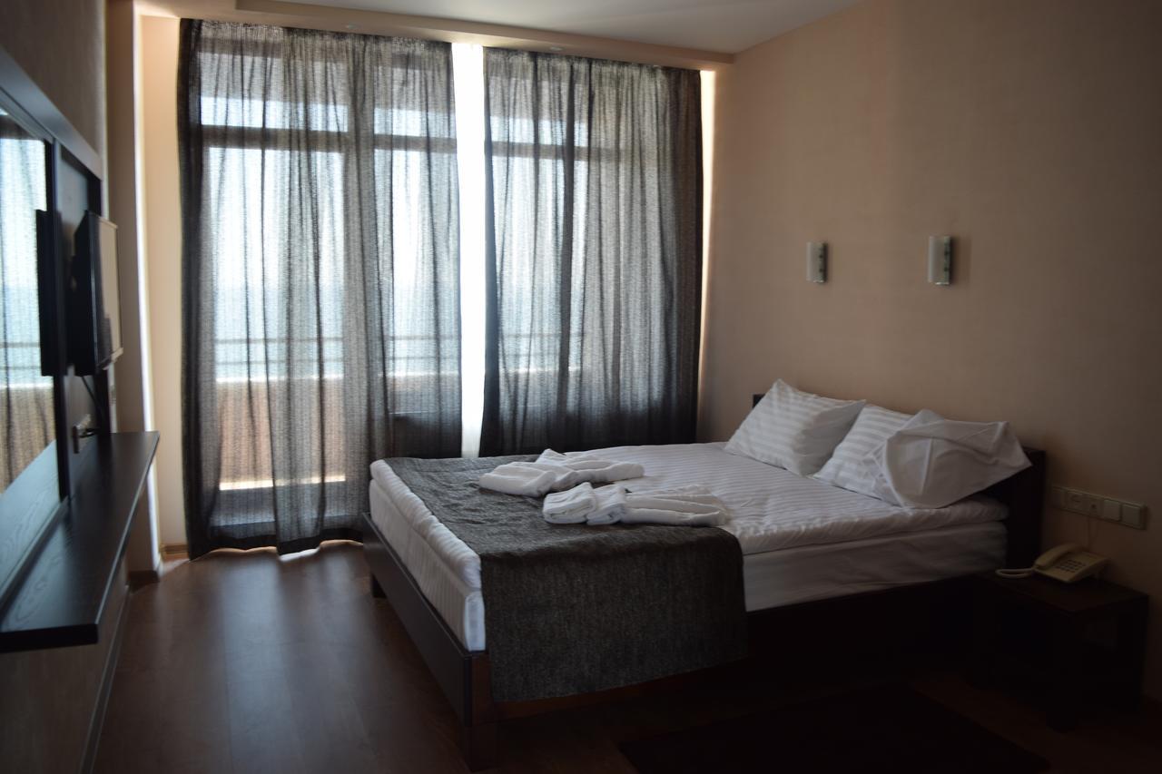 Viro Hotel Черноморск Екстериор снимка